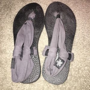 Black cloth sandals